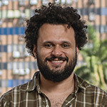 Retrato del profesor de sociología y ciencias políticas Luiz Augusto Campos en su apartamento de Río.