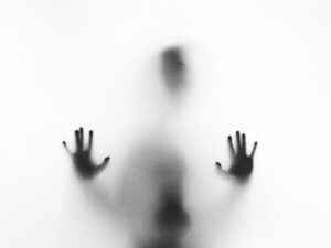 Citas “zombis” y “fantasmas” en la IA – son diferentes y cómo se originan